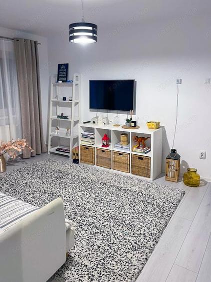 Apartament cu 3 camere semidecomandat în Gojdu