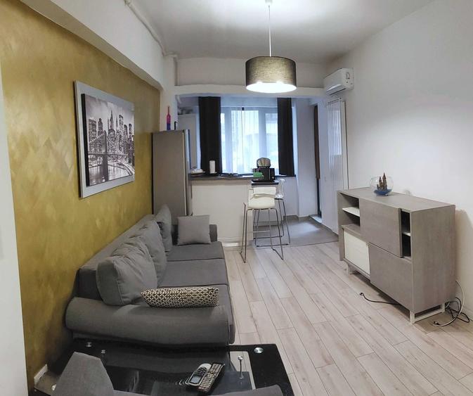 Apartament cu 2 camere decomandat în Splaiul Unirii