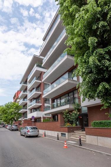 Apartament cu 3 camere decomandat, mobilat în Primăverii