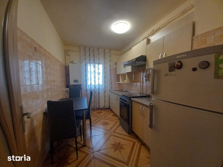 Apartament cu 3 camere decomandat în Traian