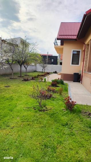 Casă cu 6 camere cu Teren 950 Mp în Central