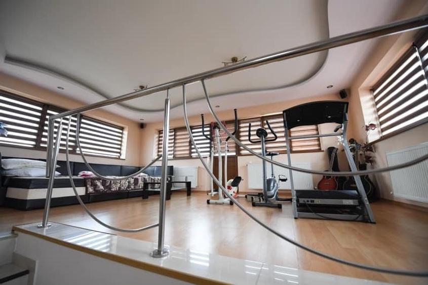 Casă individuală cu 5 camere cu Canalizare în Nord