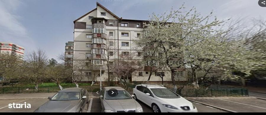 Apartament cu 3 camere în Păcii