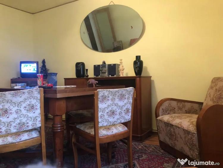 Apartament cu 3 camere semidecomandat în Telecabinei