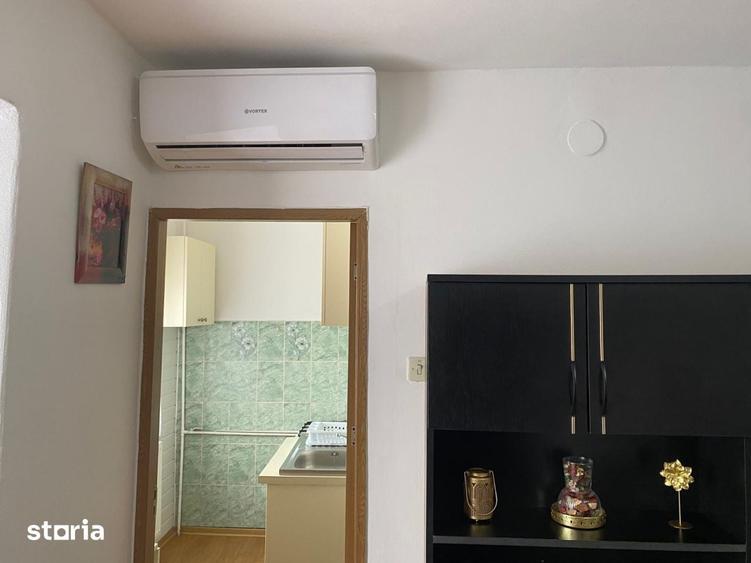Garsonieră decomandată în Calea București
