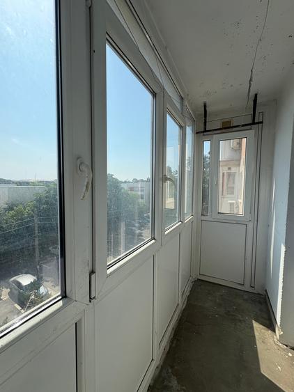 Apartament cu 3 camere decomandat în Titan