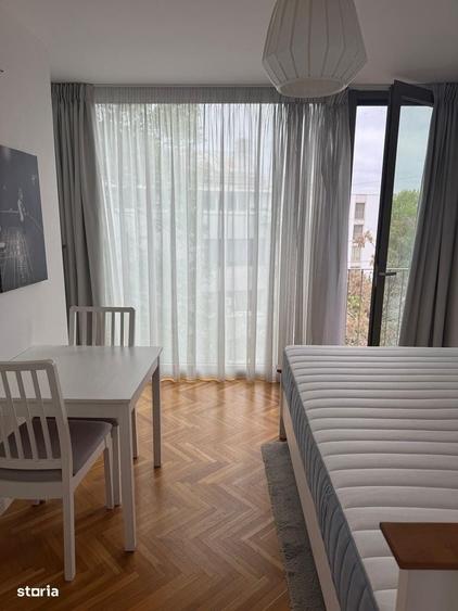 Apartament cu 4 camere în Victoriei