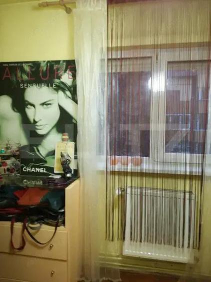 Apartament cu 4 camere decomandat în Dâmbovița
