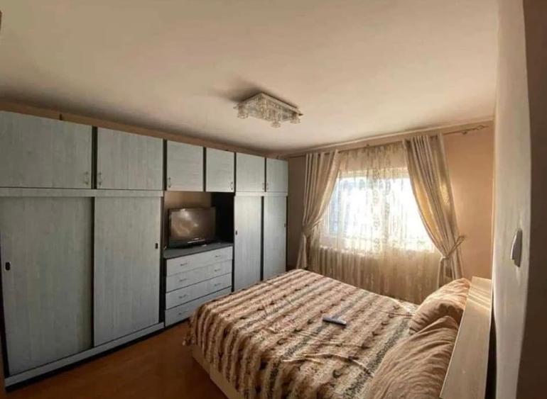 Apartament cu 3 camere decomandat în Sebastian