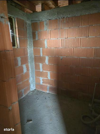 Casă cu 5 camere cu Teren 500 Mp în Șimnicu de Sus