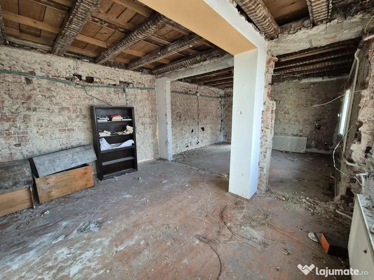 Casă cu 7 camere cu Teren 176 Mp în Baicului