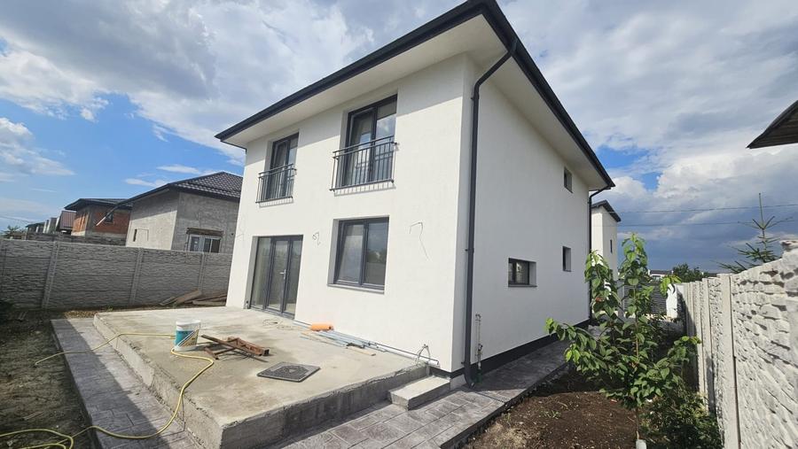 Casă individuală cu 4 camere cu Teren 270 Mp în Berceni