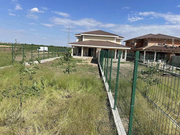 Casă cu 1 camere cu Teren 530 Mp în Dumbrăvița