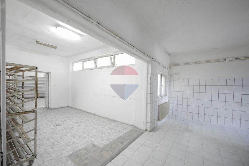 Spațiu comercial, de 300 mp, în Sânmartin