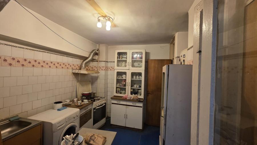 Apartament cu 4 camere decomandat în Lacul Tei