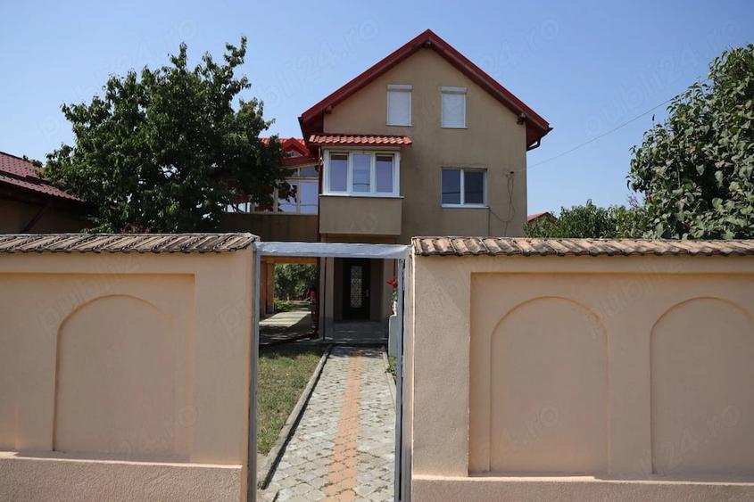 Casă cu 6 camere cu Teren 2900 Mp în Olteni