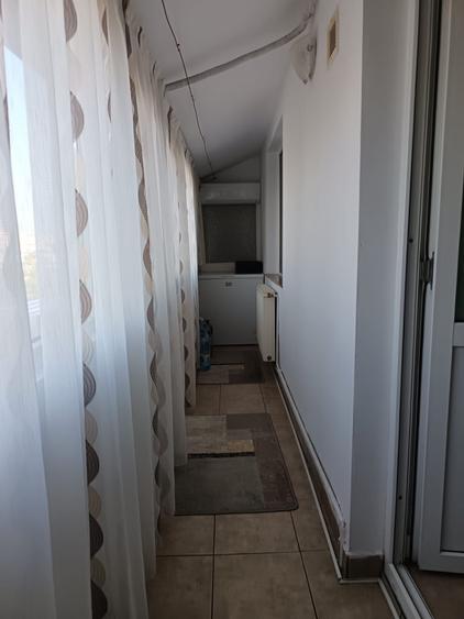 Apartament cu 3 camere decomandat, mobilat în Berceni