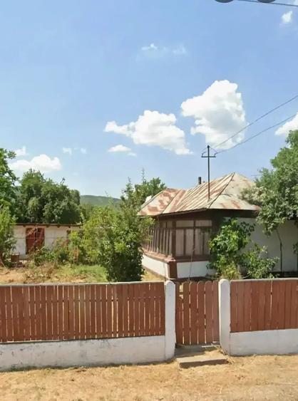 Casă cu Teren 3000 Mp în Nifon