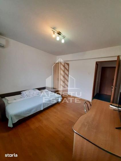Apartament cu 3 camere, mobilat în Central