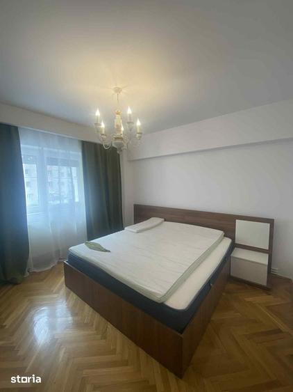 Apartament cu 4 camere decomandat în Soarelui