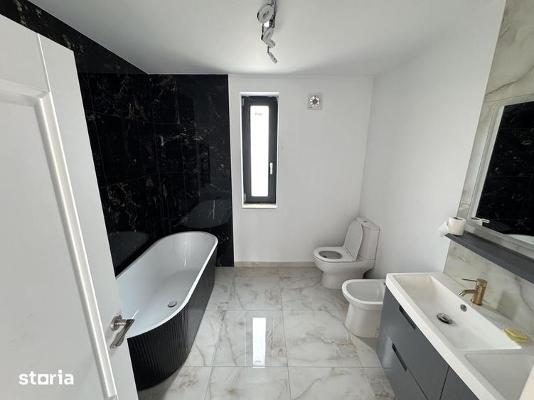 Casă cu 5 camere cu Teren 515 Mp în Rediu