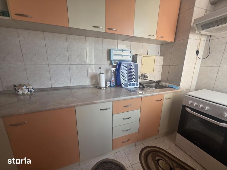 Apartament cu 2 camere decomandat în Tractorul