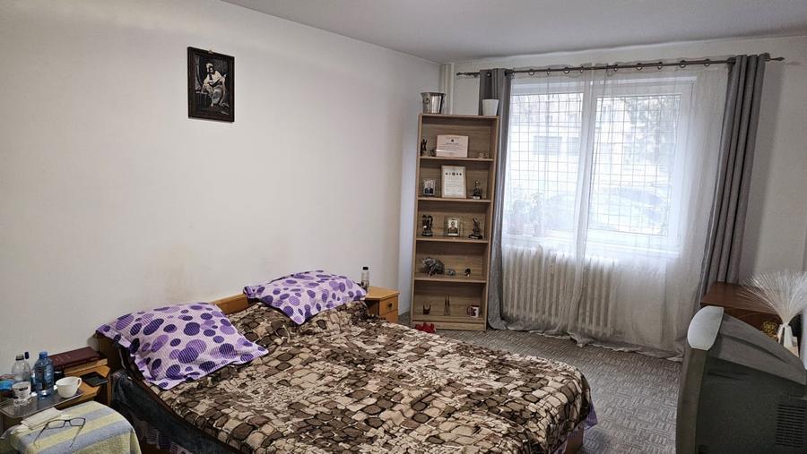 Apartament cu 3 camere decomandat în Lujerului