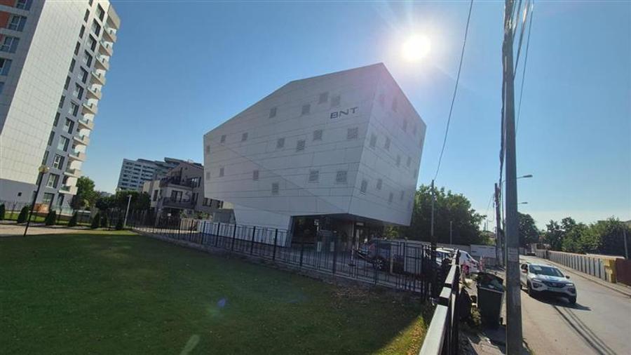 Birou, de 1,700 mp, în Central