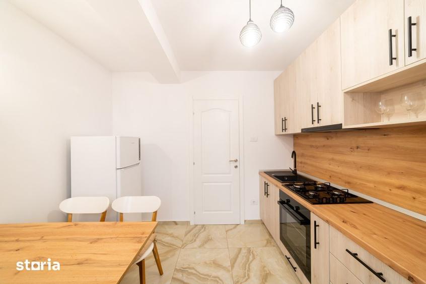 Apartament cu 3 camere semidecomandat, mobilat în Central