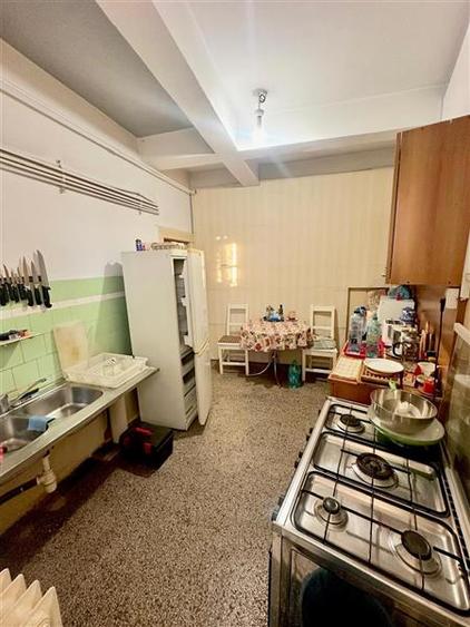 Apartament cu 3 camere semidecomandat în Cișmigiu