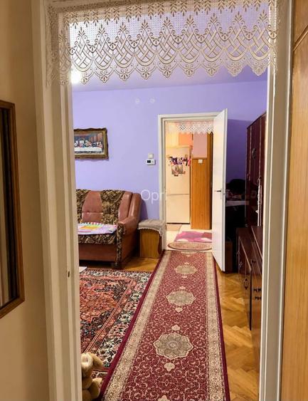 Proprietar vand apartament 2 camere Gherla, 52 mp, etaj 3, centrala, mobilat