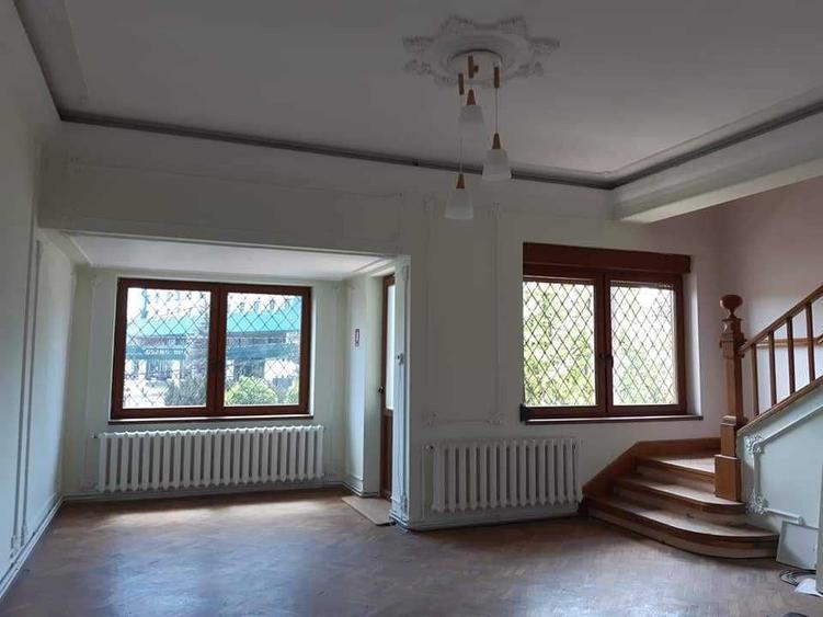 Casă cu 4 camere cu Teren 50 Mp în Grigorescu
