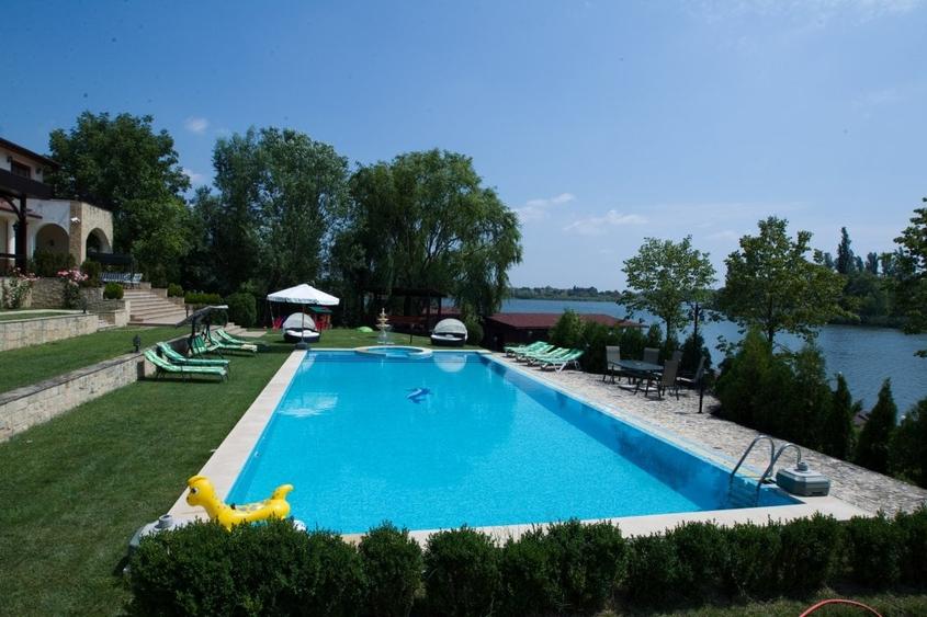 Casă individuală cu 8 camere cu Piscina în Snagov