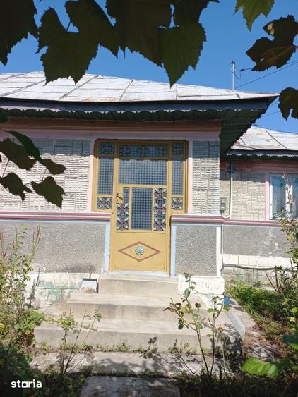 Casă cu 4 camere cu Teren 800 Mp în Cocorăștii Colț
