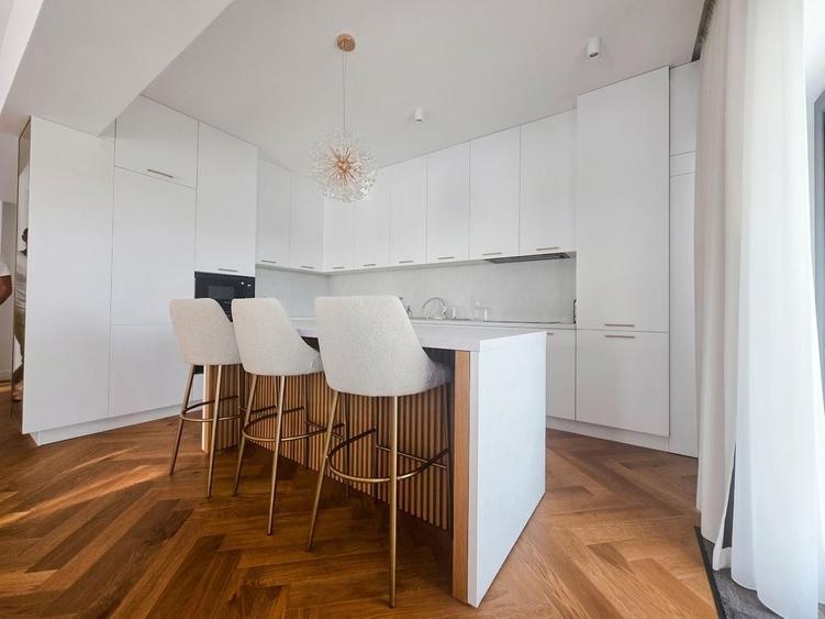 Apartament cu 4 camere decomandat în Pipera