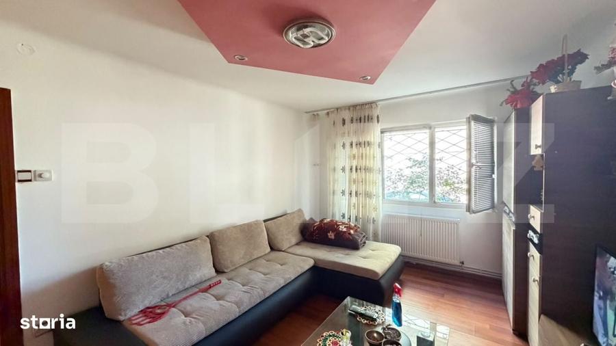 Apartament cu 3 camere semidecomandat în Central