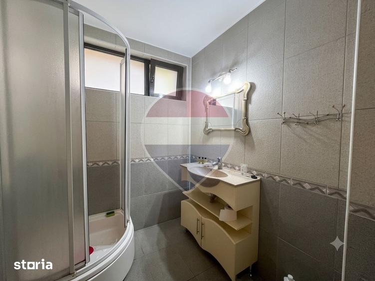 Casă cu 5 camere cu Teren 279 Mp în Central