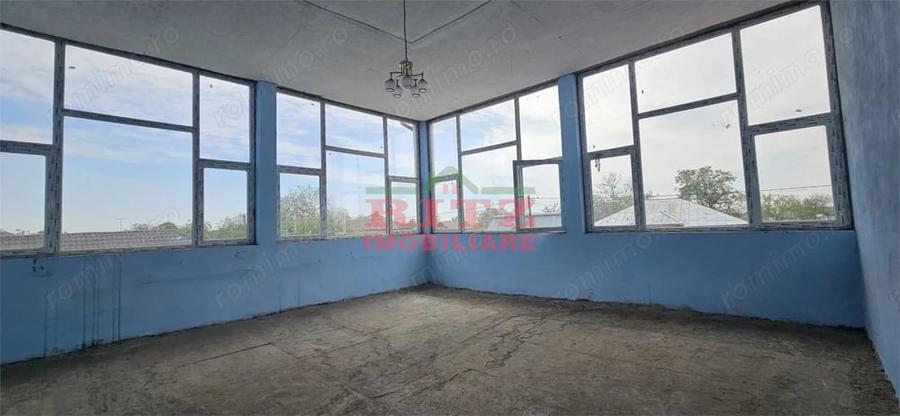 Spațiu comercial, de 250 mp, în Studina