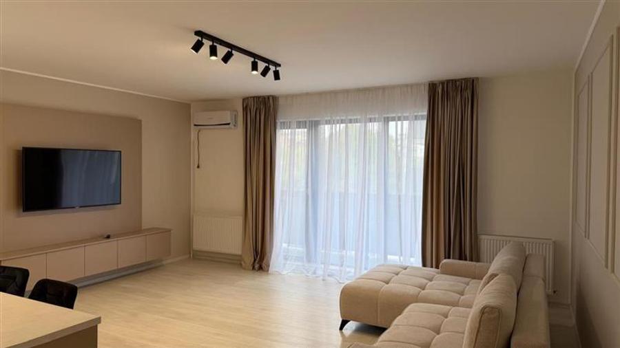 Apartament cu 3 camere semidecomandat, mobilat în Zorilor