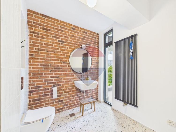 Casă individuală cu 4 camere cu Teren 250 Mp în Tei