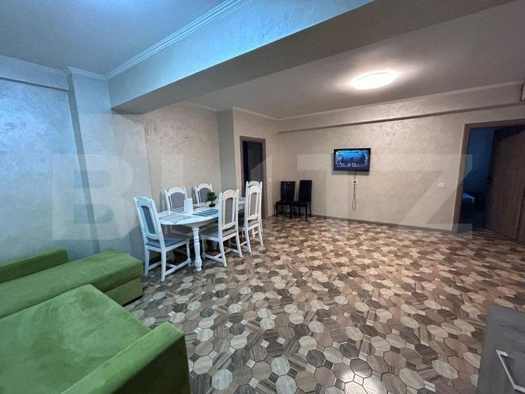 Apartament cu 4 camere semidecomandat, mobilat în Ultracentral