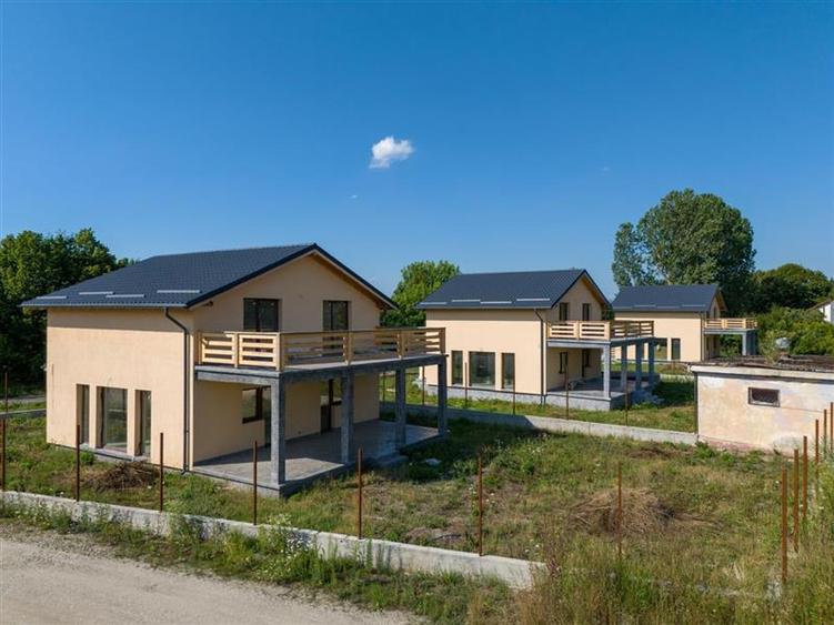 Casă individuală cu 4 camere cu Teren 680 Mp în Hălchiu