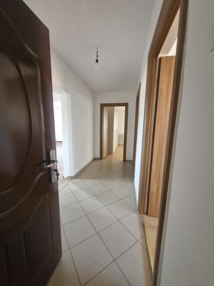 Casă cu 8 camere cu Canalizare în Săftica