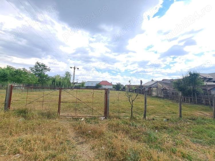 Teren de 1500 mp, în Poiana Lacului