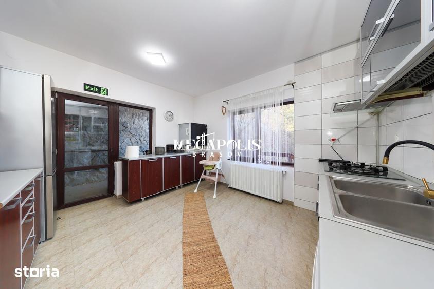 Casă cu 8 camere cu Teren 428 Mp în Bran