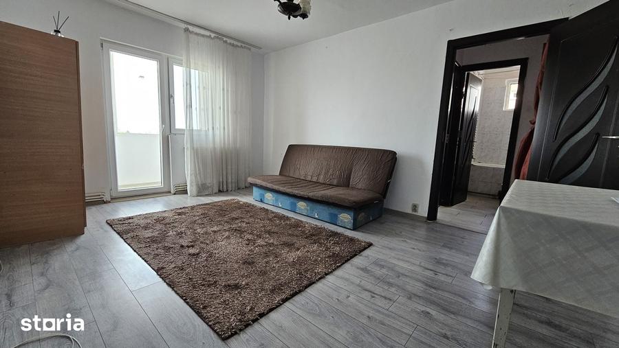 Apartament cu 2 camere semidecomandat în Tractorul