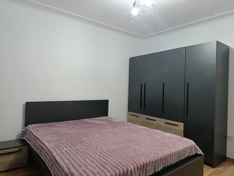 Apartament cu 3 camere semidecomandat în Independenței