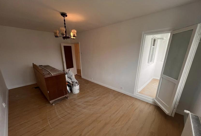 Apartament cu 3 camere decomandat în Dristor