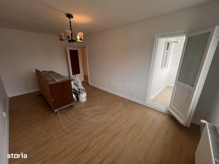 Apartament cu 3 camere decomandat în Dristor