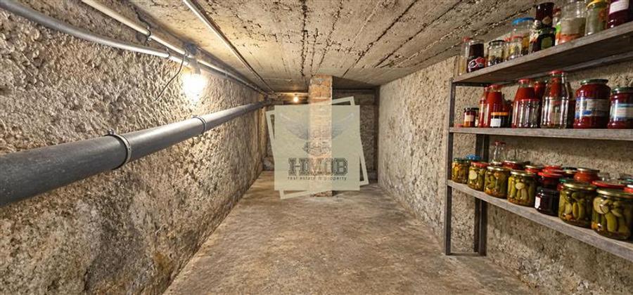 Apartament cu 3 camere semidecomandat, mobilat în Calea Poplăcii